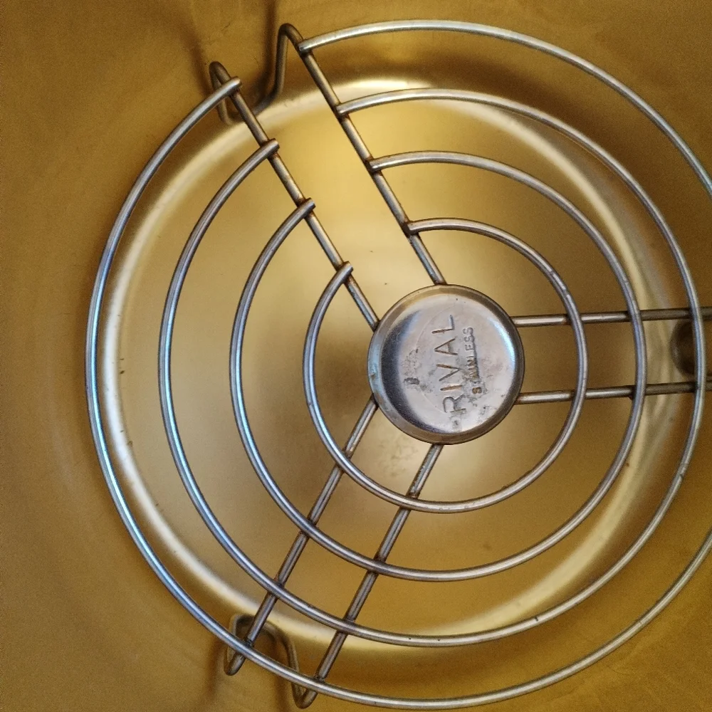 Red Electric Slow Cooker with Glass Lid - Brand Unknown